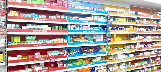 Prateleiras de Medicamentos